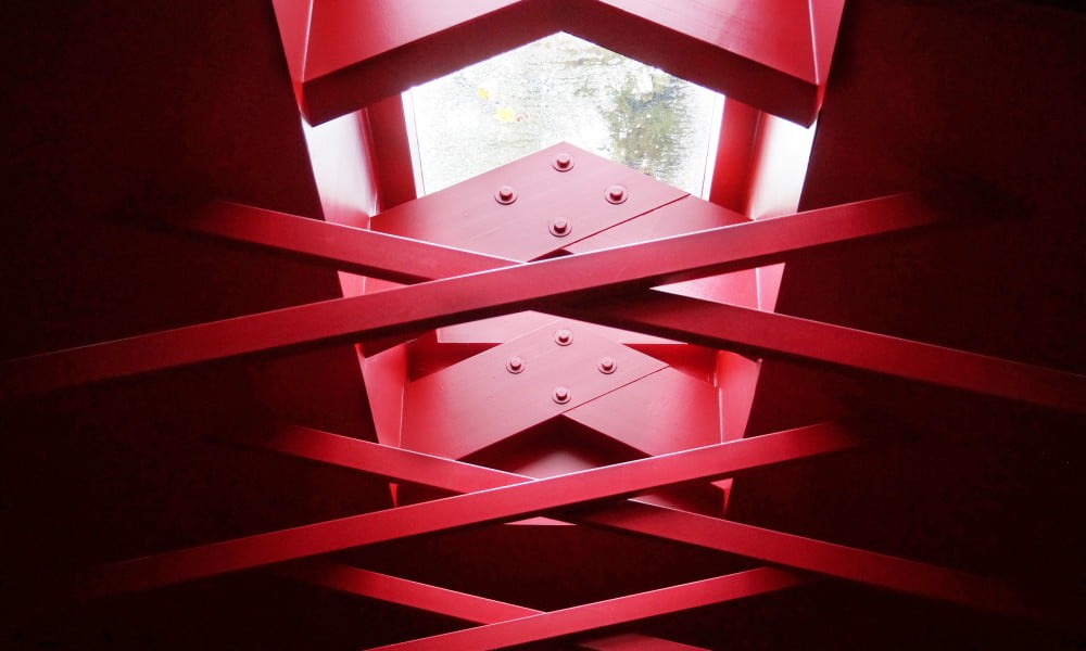 Rosso corsa red details