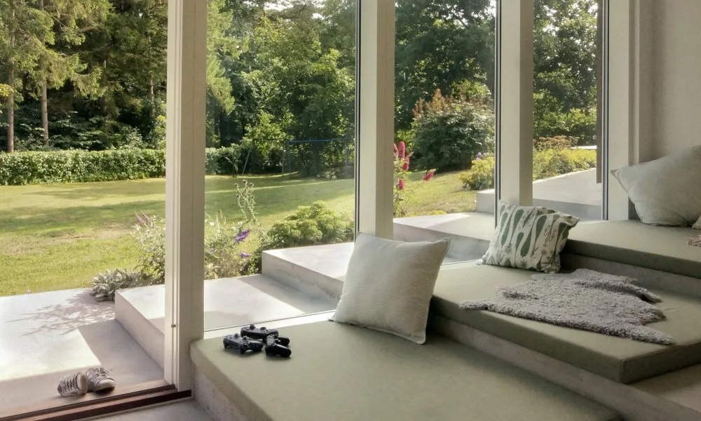 Social room and garden view